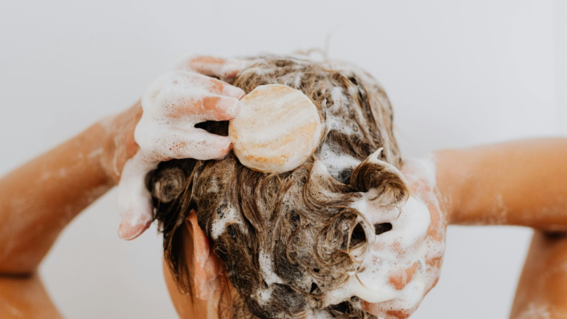 Cara Menghilangkan Bau Rambut